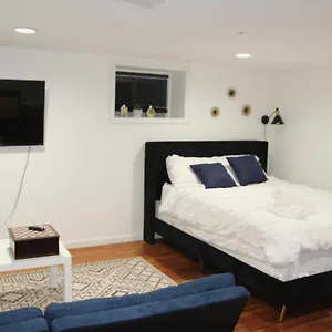 https://lovely-private-2-bedroom-suite-near-ewr-nyc.us-newyorkcity.com